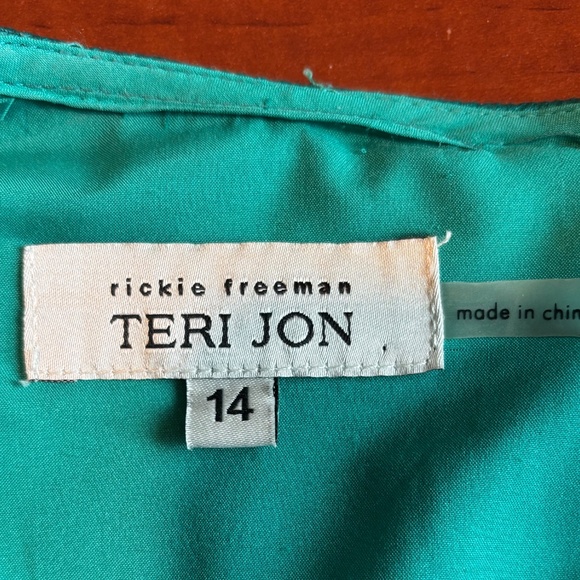 Luxury gown - Picture 8 of 15